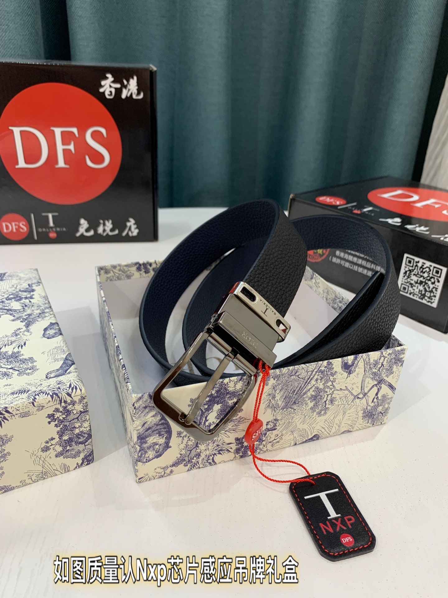 迪奥D 香港免税T礼盒(NXP 吊牌感应可识别官网 正版防伪芯片) 针扣旋转五金 电镀抛光工艺 迪奥皮带男女同款-Top High Quatity Cheap Sneakers Fashion Clothing Clothes Bags handbags Shoes of all Brand wholesale With The best Quality And Beautiful Price from China Factory Chinese suppliers wholesaler seller 迪奥D 香港免税T礼盒(NXP 吊牌感应可识别官网 正版防伪芯片) 针扣旋转五金 电镀抛光工艺 迪奥皮带男女同款