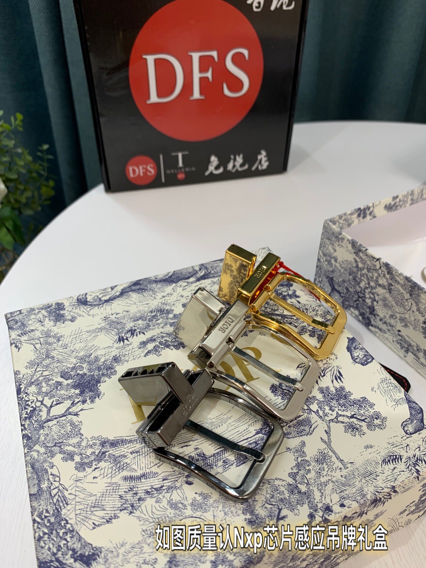 迪奥D 香港免税T礼盒(NXP 吊牌感应可识别官网 正版防伪芯片) 针扣旋转五金 电镀抛光工艺 迪奥皮带男女同款-Top High Quatity Cheap Sneakers Fashion Clothing Clothes Bags handbags Shoes of all Brand wholesale With The best Quality And Beautiful Price from China Factory Chinese suppliers wholesaler seller 迪奥D 香港免税T礼盒(NXP 吊牌感应可识别官网 正版防伪芯片) 针扣旋转五金 电镀抛光工艺 迪奥皮带男女同款