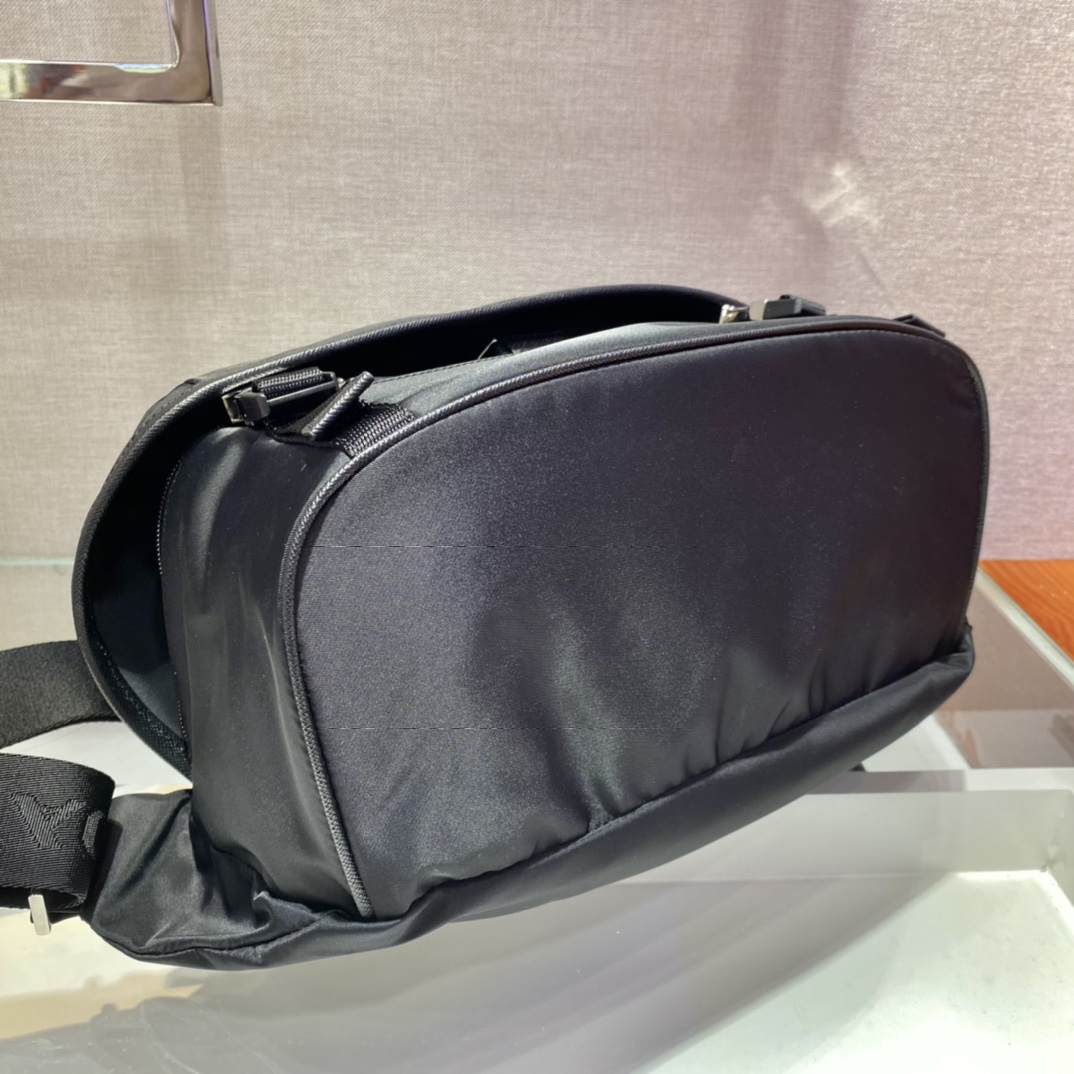 PRADA普拉达尼龙经典邮差包2VH994