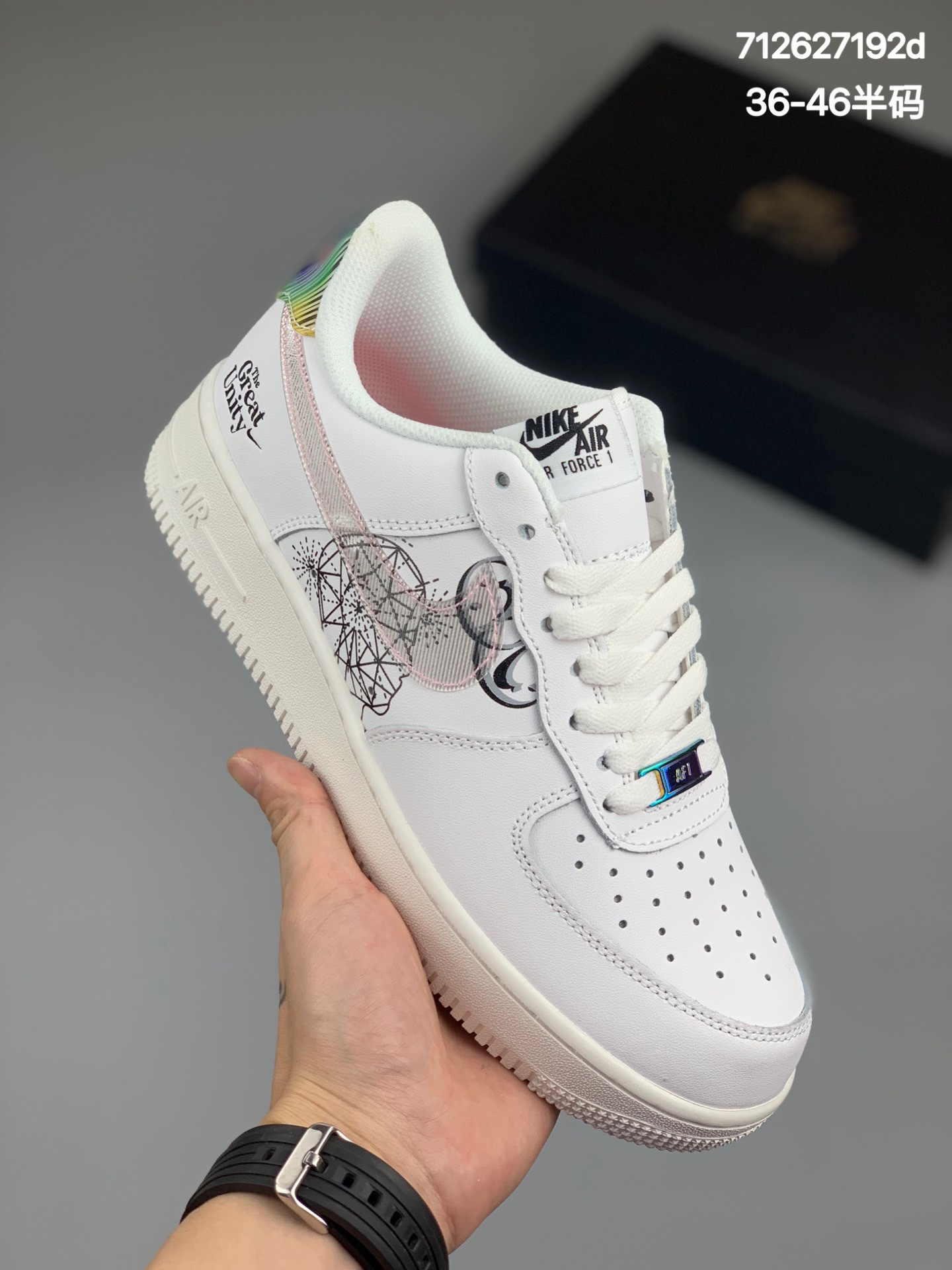 
 Nike Air Force 1 涂鸦 空军一号低帮休闲运动板鞋 
货号：DM5447-111
尺码：35.5 36 36.5 37.5 38 38.5 39 40 40.5 41 42 42.5 43 44 44.5 45 46
编码:712627192d