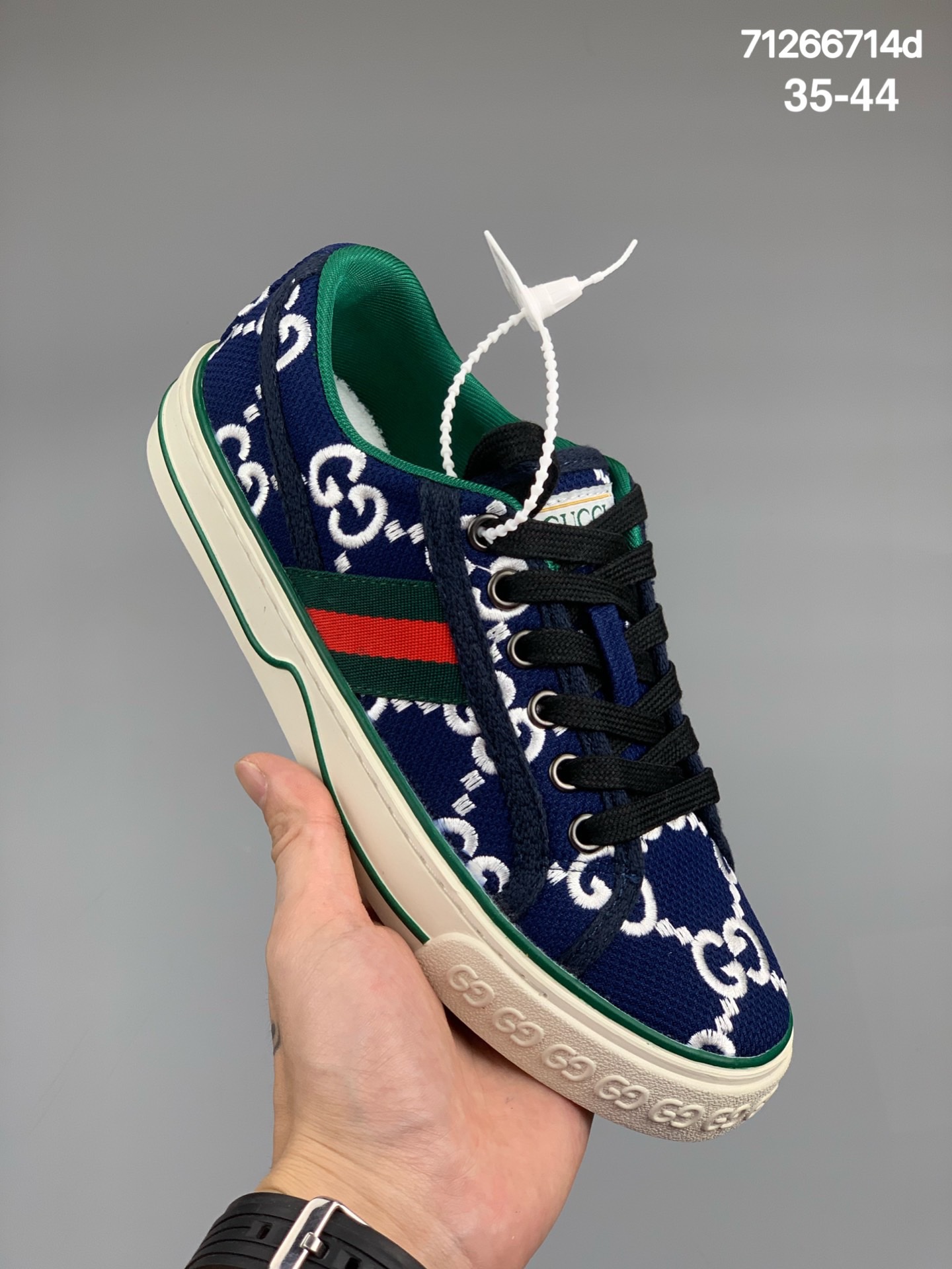 
 2020ss春季新色 奢品牌GU古驰 Tennis 1977 Print Sneaker 中底高弹PU材质+双层TPR无缝隙串色技术组合大底 弹力棉布 红绿织带 绿色罗缎滚边 Gucci Tennis 1977标签 鞋底GG图案 橡胶鞋底 1.5厘米高 jh尺码：35 36 37 38 39 40 41 42 43 44
编码:71266714d