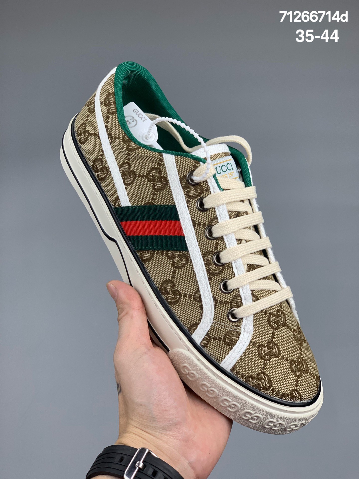 
 2020ss春季新色 奢品牌GU古驰 Tennis 1977 Print Sneaker 中底高弹PU材质+双层TPR无缝隙串色技术组合大底 弹力棉布 红绿织带 绿色罗缎滚边 Gucci Tennis 1977标签 鞋底GG图案 橡胶鞋底 1.5厘米高 jh尺码：35 36 37 38 39 40 41 42 43 44
编码:71266714d