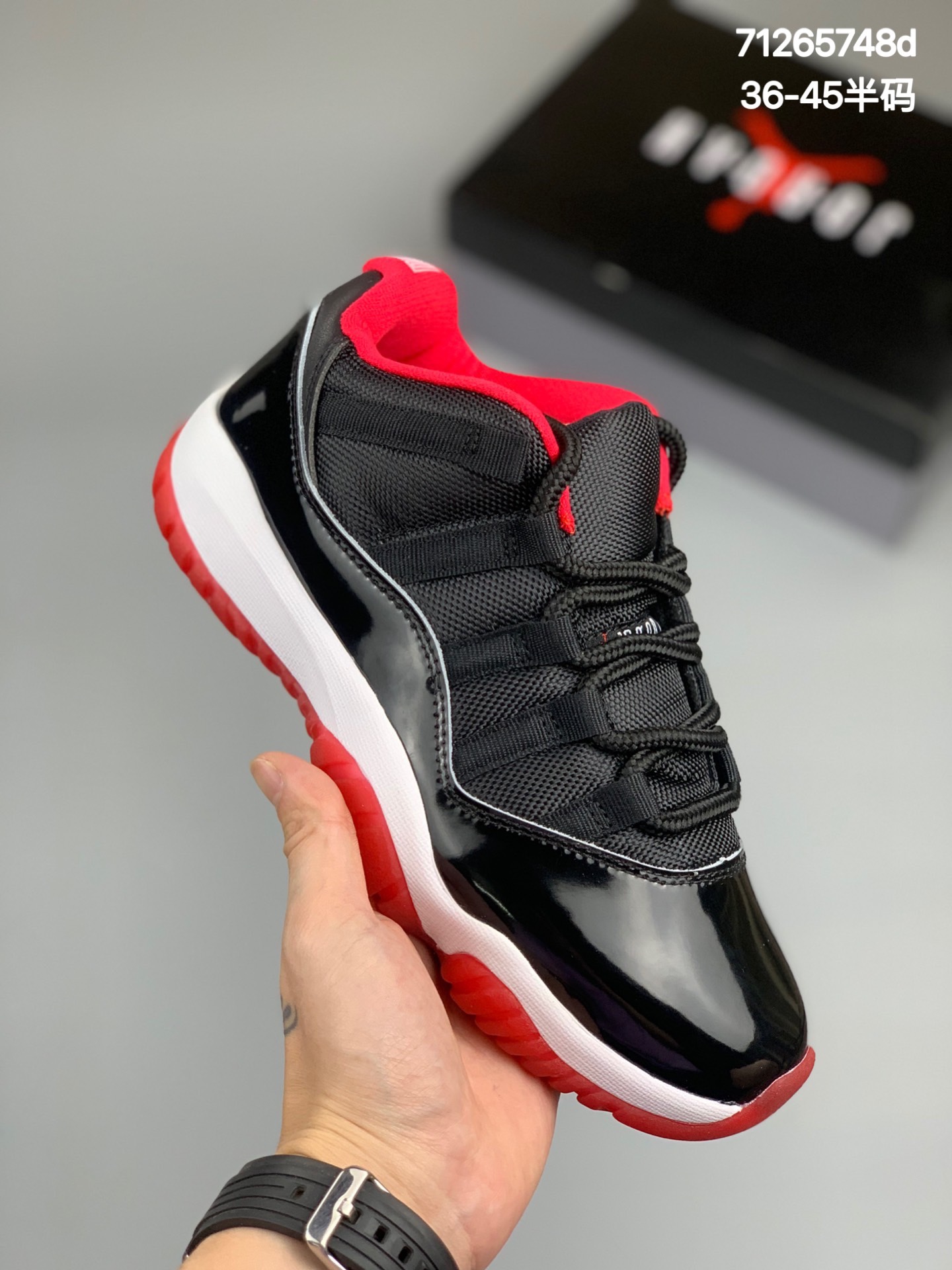 
Jordan 11 Low 