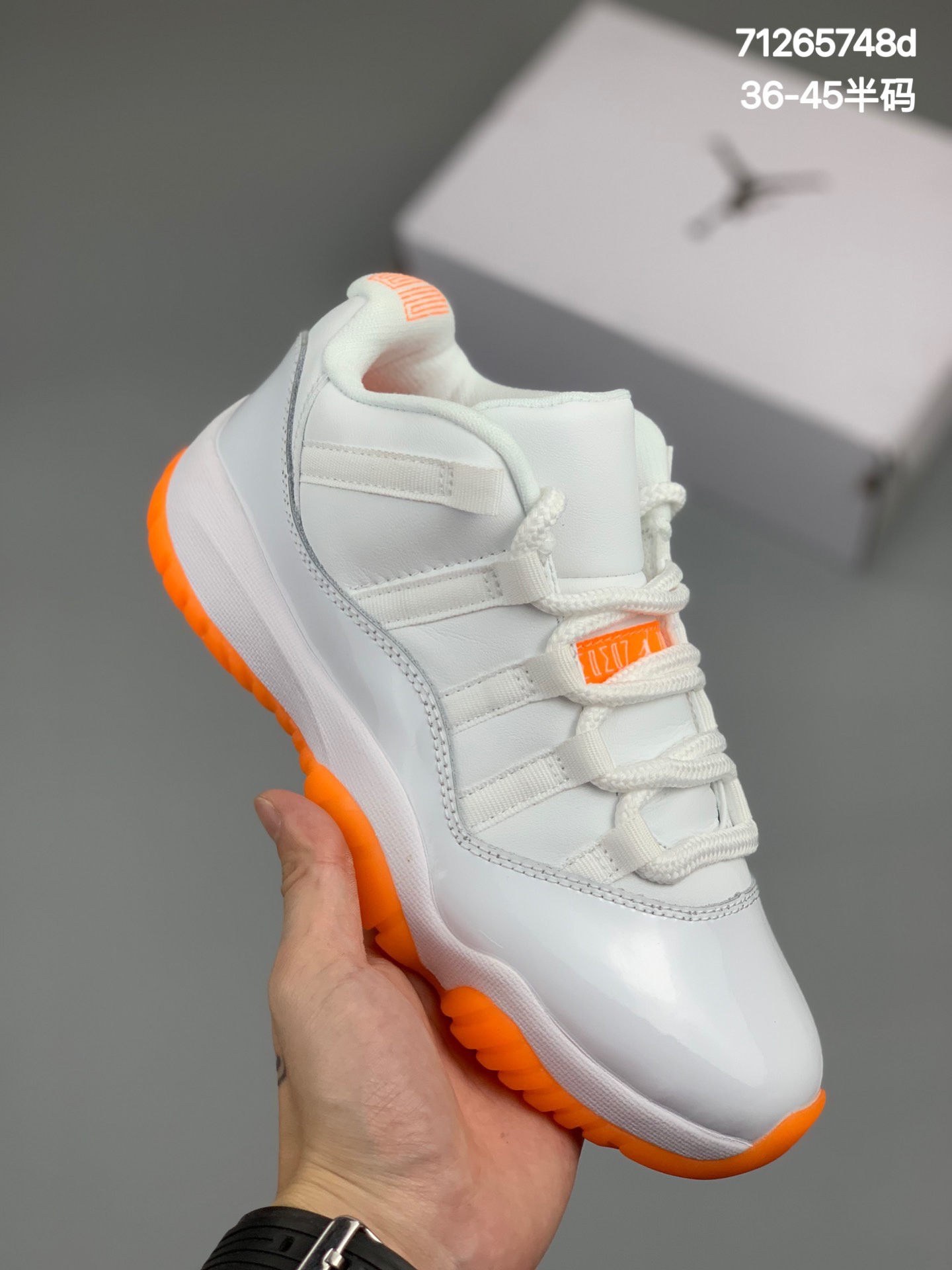 
Jordan 11 Low 