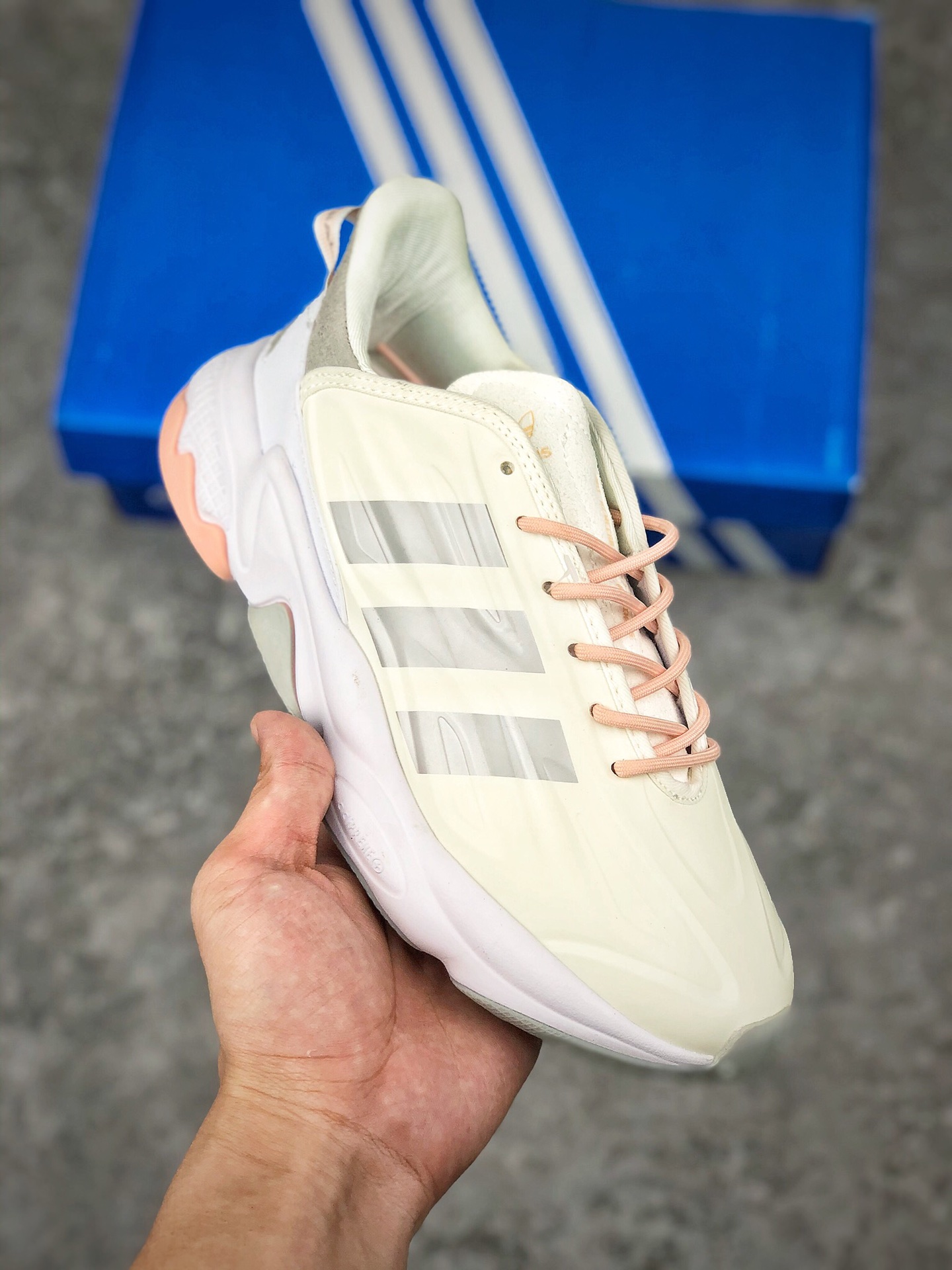  支持放店
水管鞋老爹鞋  Adidas阿迪达斯三叶草OZWEEGO2020年夏季神仙新色！Adidas 阿迪达斯 Ozweego 复古休闲运动鞋
货号：G55590
Size:36 36.5 37 38 38.5 39 40