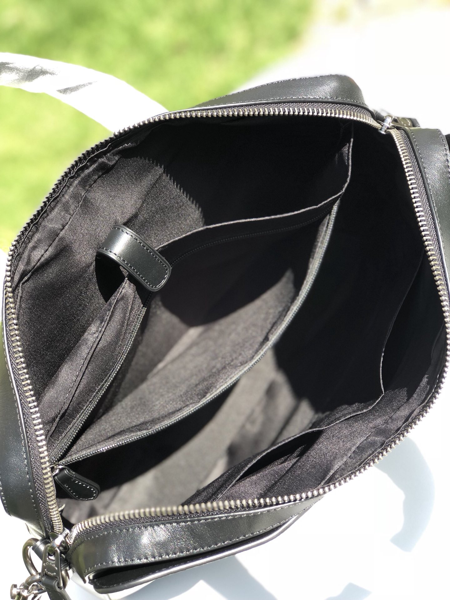 Coach C2837最新简约大方款 头层牛皮拼C字 料材质 超软牛皮品质 可出入 对比、做工 版型立体挺括 纳物非常方便 容量大 可以放14寸笔记本电脑