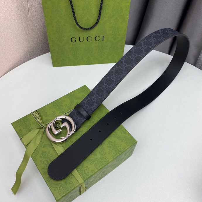 GUCCIGGSupreme高级人造帆布可分解材料配以黑色皮革滚边搭配双G带扣4️.0️宽本款腰带适用低