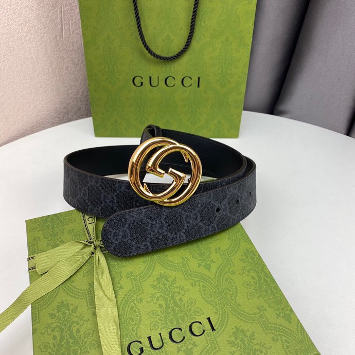 GUCCIGGSupreme高级人造帆布可分解材料配以黑色皮革滚边搭配双G带扣4️.0️宽本款腰带适用低