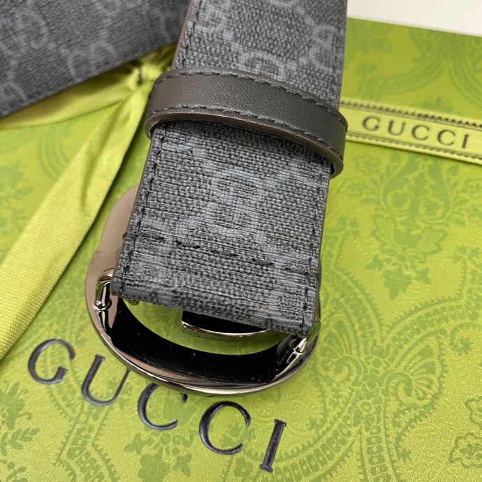 GUCCIGGSupreme高级人造帆布可分解材料配以黑色皮革滚边搭配双G带扣4️.0️宽本款腰带适用低