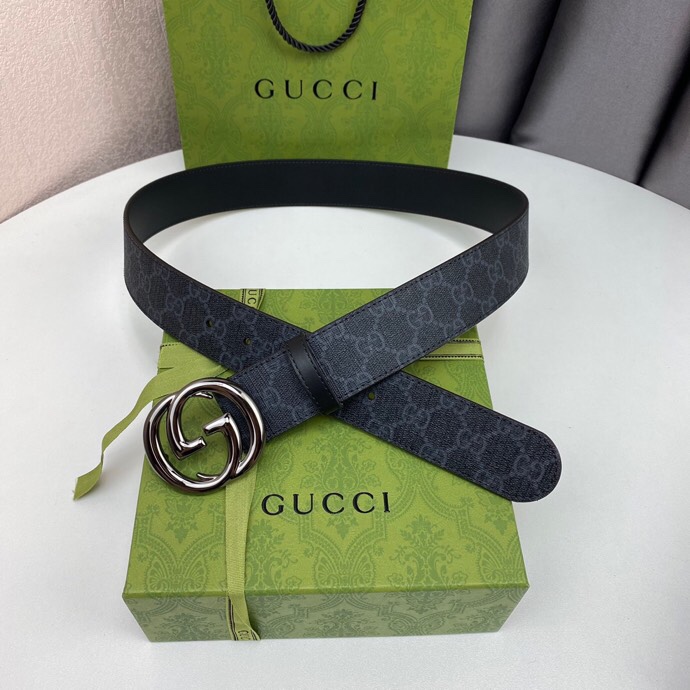 GUCCIGGSupreme高级人造帆布可分解材料配以黑色皮革滚边搭配双G带扣4️.0️宽本款腰带适用低