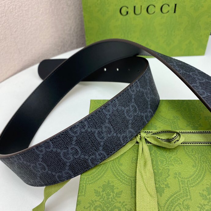 GUCCIGGSupreme高级人造帆布可分解材料配以黑色皮革滚边搭配双G带扣4️.0️宽本款腰带适用低