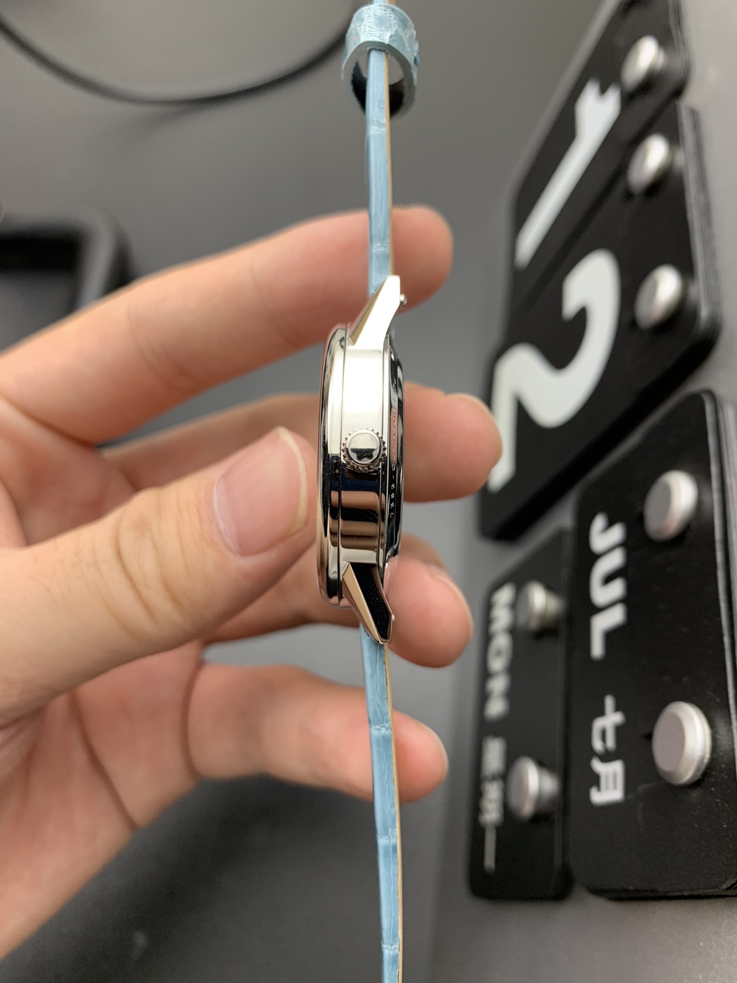 Montblanc 宝曦系列是万宝龙女士腕表的重要佳作 为 迷人、魅力独具的现代女性度身打造 其蕴含的自信真我态度、永恒优雅气质