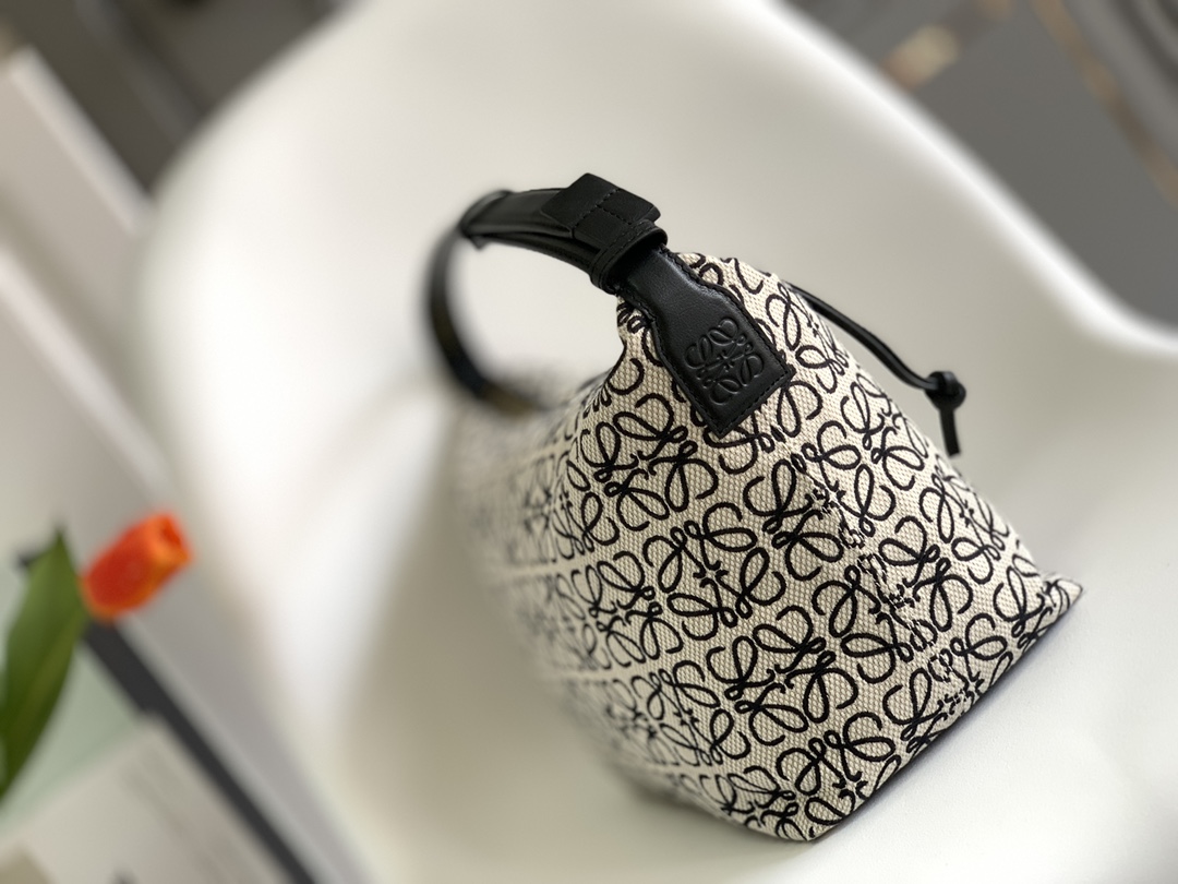 Loewe Cubi Anagram Shoulder Bag in Jacquard Canvas and Calfskin Leather 2 i1626078975 9687 1