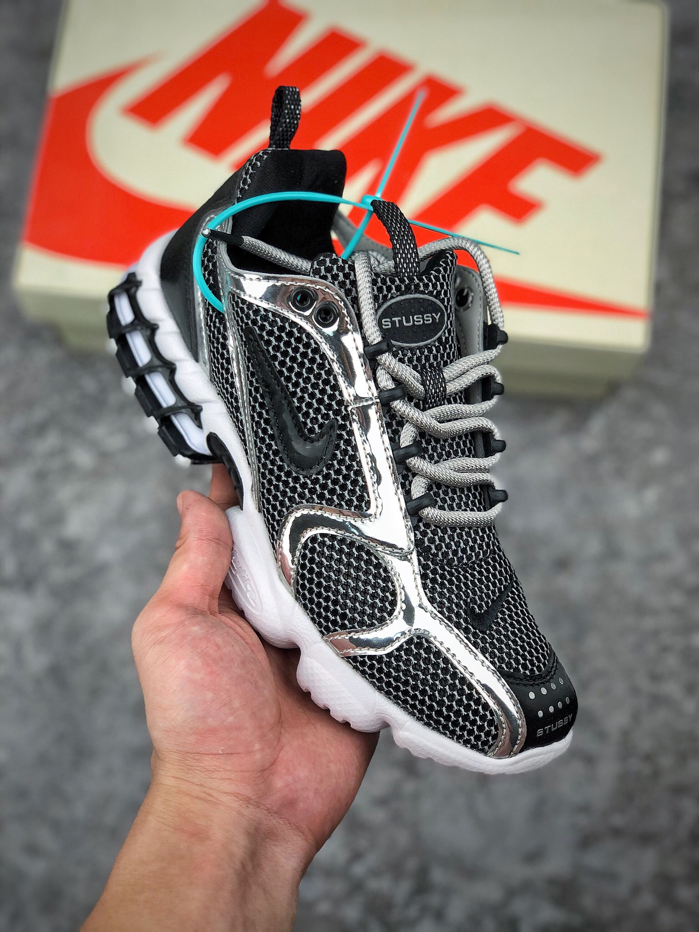 福利特价
 支持放店
市面唯一正确版本 Stussy斯图西 x Nike Air Zoom Spiridon Caged 2斯皮里牢东笼2代 “乳白麻黑布”原单QC品把质关 原数据档组案合真气垫大底 特殊原厂麻布纹定路制 双色随中机底走线 
货号CQ5486-200 
尺码：36 36.5 37.5 38 38.5 39 40 40 40.5 41 42 42.5 43 44