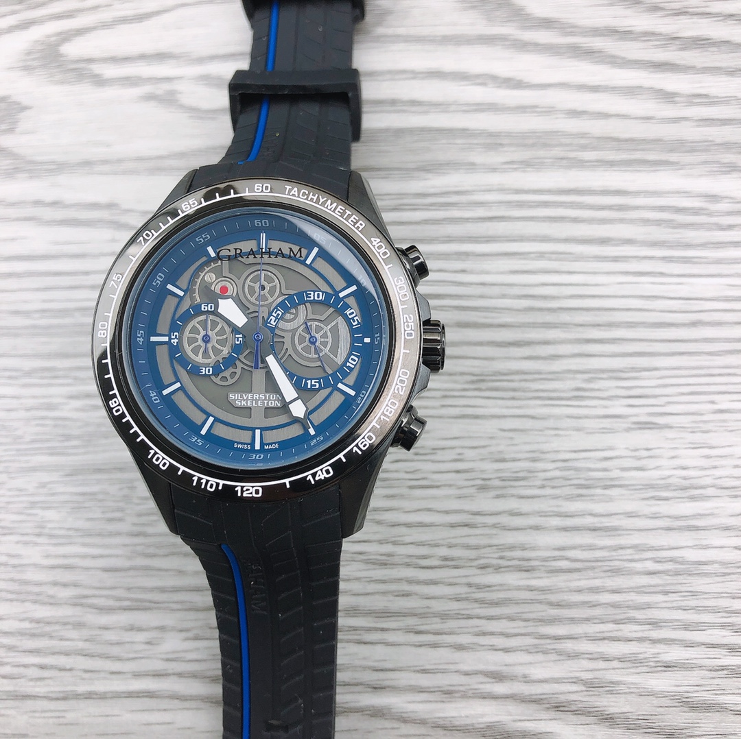 Review: GRAHAM Greenham Chronofighter Watch with Innovative Design and Multifunctional Features