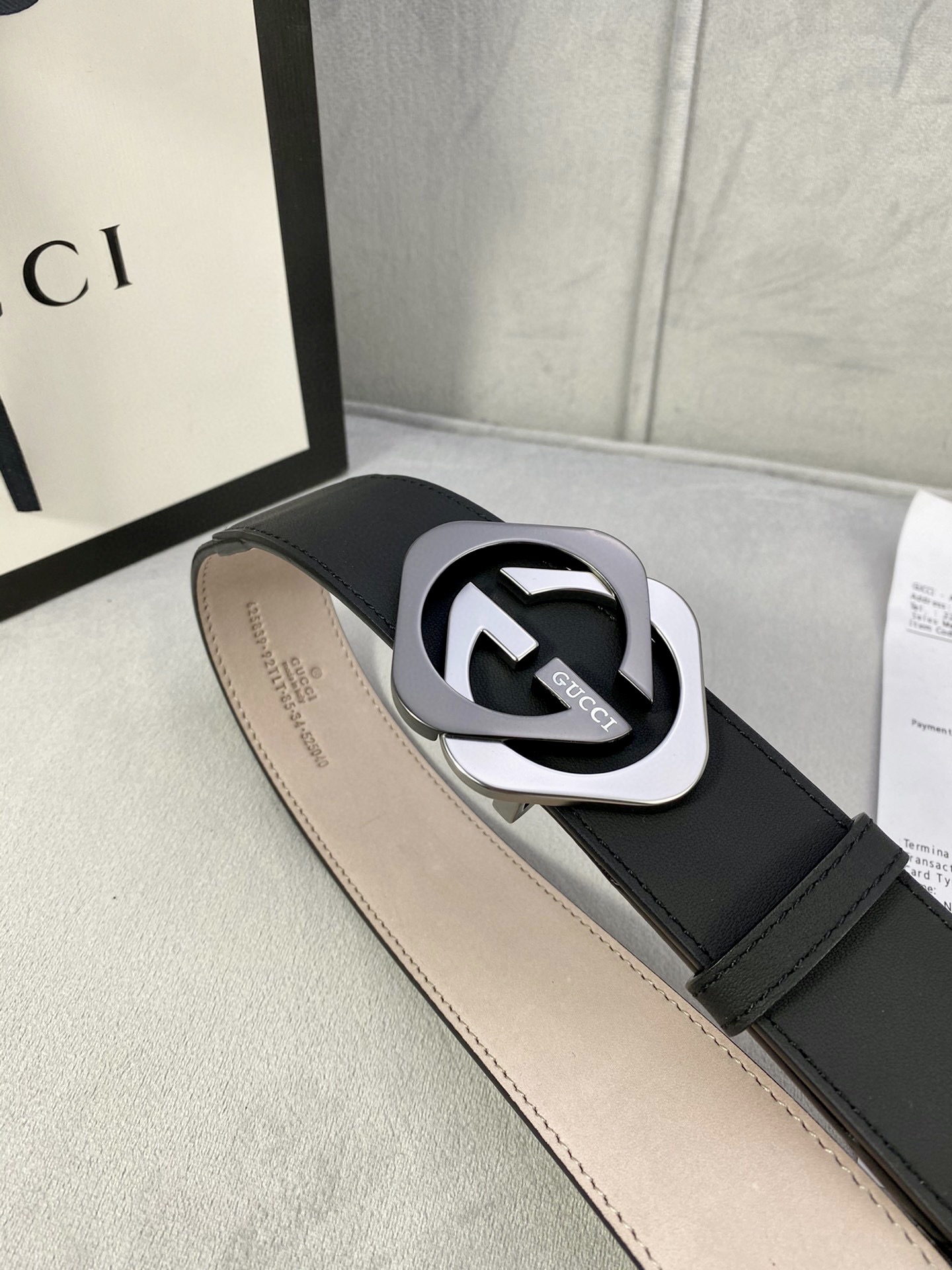 宽度4 0cm gucci 这款腰带在早秋系列中惊艳亮相