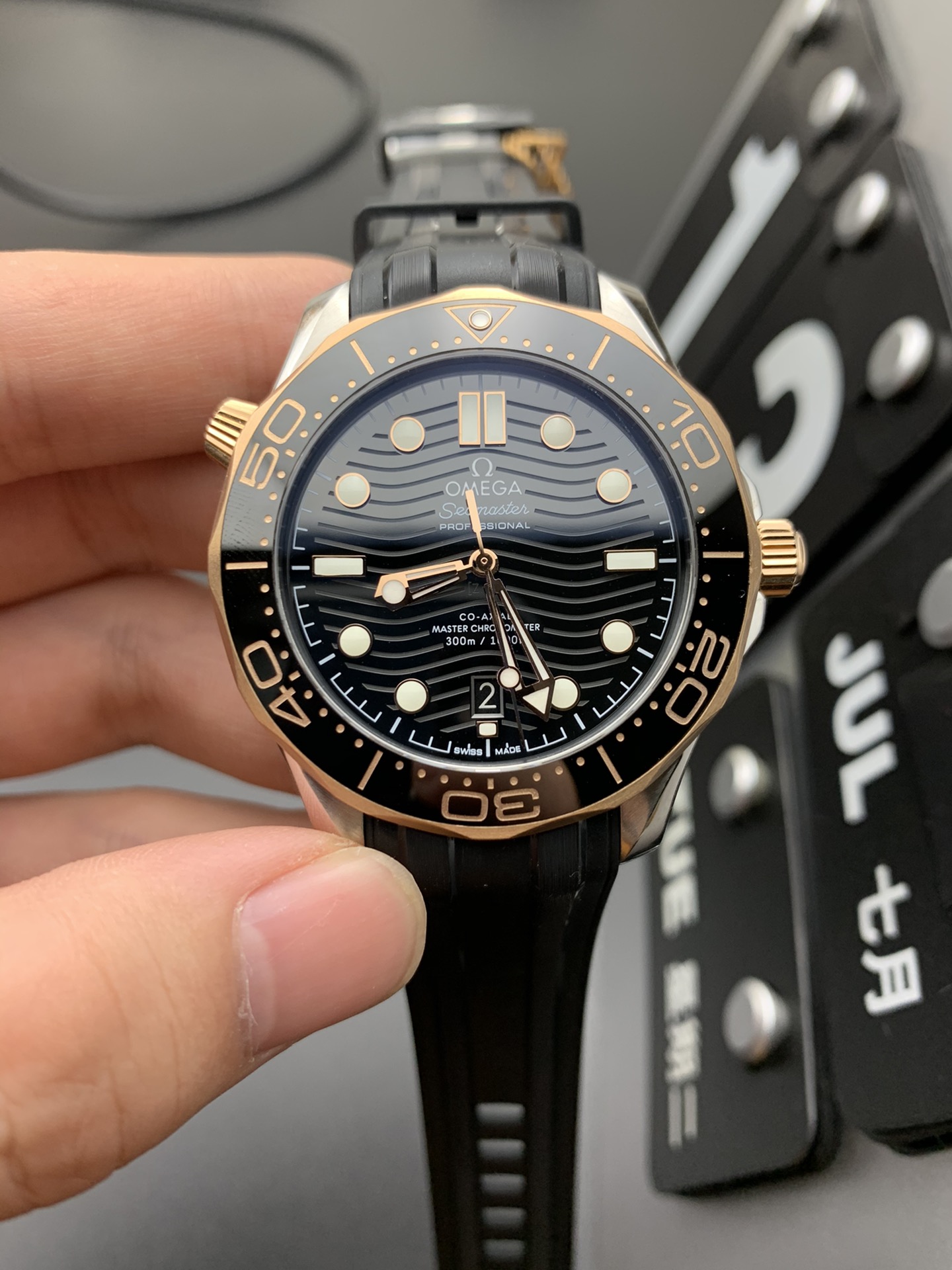 Omega 间玫瑰海马300