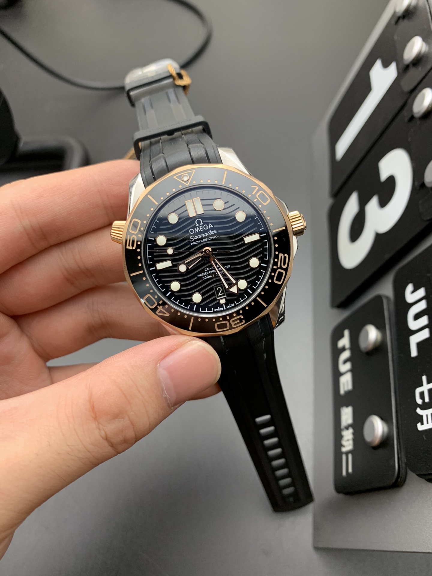 Omega 间玫瑰海马300