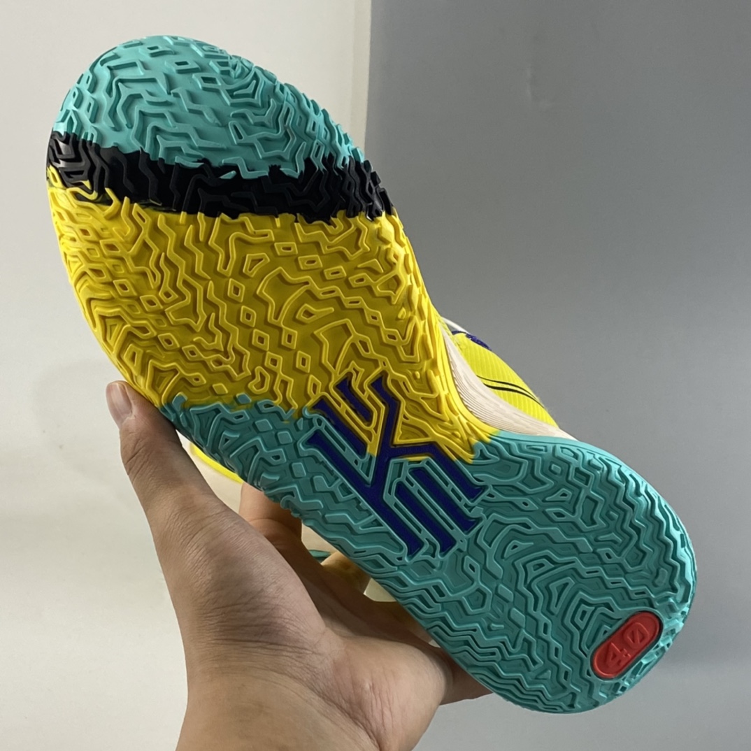 P240  Nike Kyrie 7 Pre Heat Ep 欧文7代 室内休闲运动中帮篮球鞋 CT4080-700