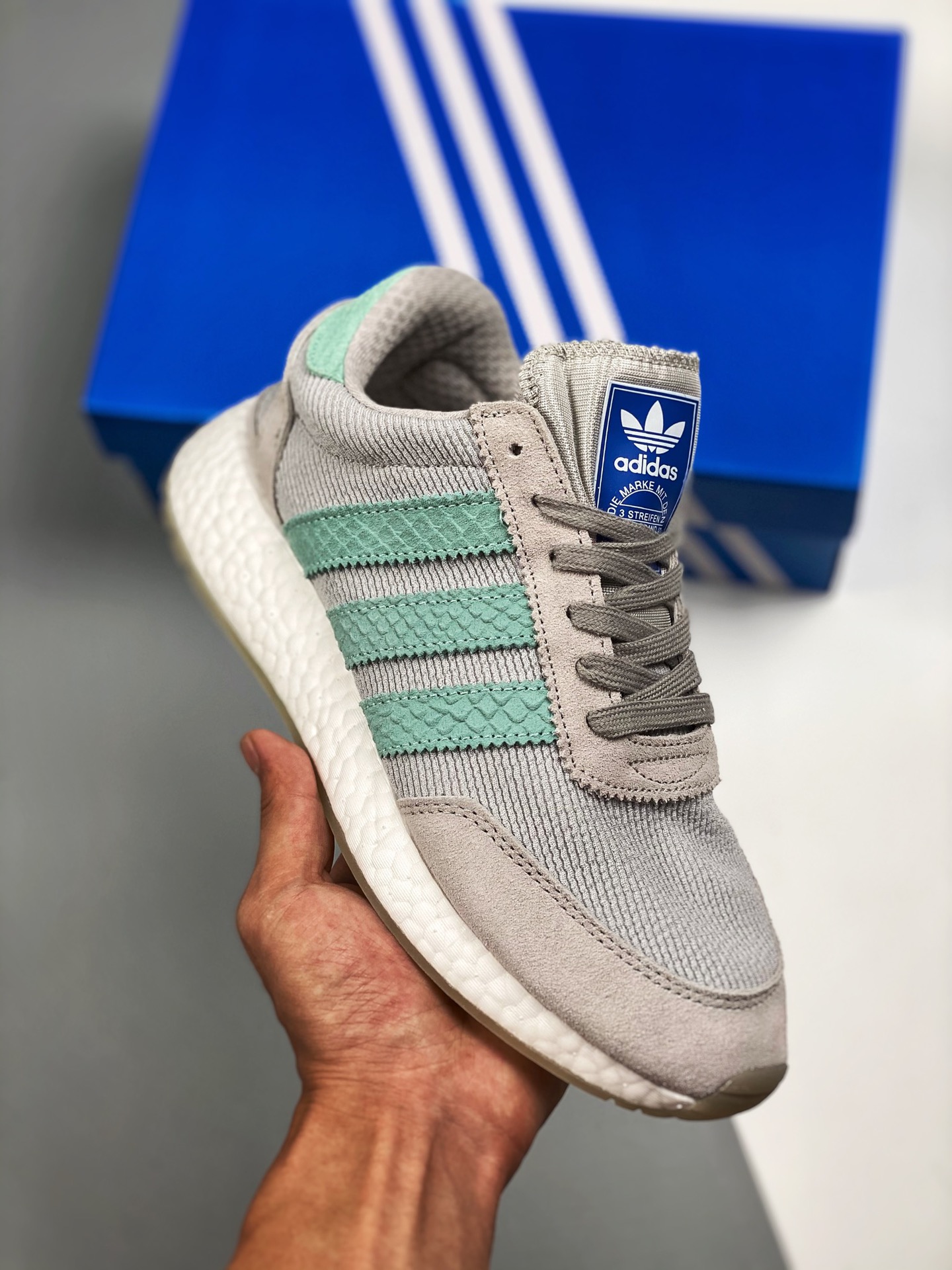 Apoyo para tienda 2 AD Iniki Runner Boost Pride zapatillas de running de palomitas verde menta. Auténticas palomitas de…