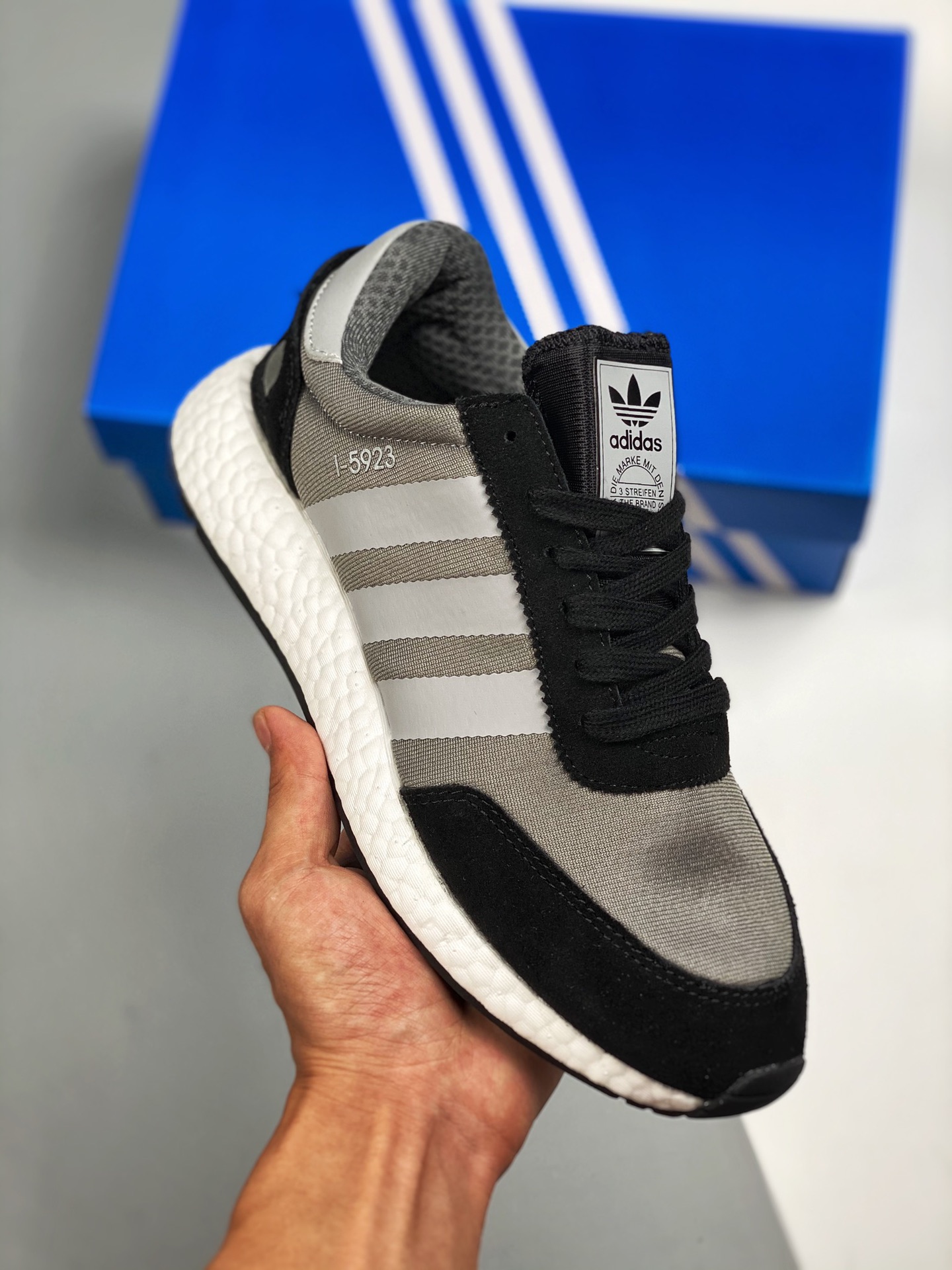 Apoyo para tienda 2 AD Iniki Runner Boost Pride zapatillas de running de palomitas gris y negro. Auténticas palomitas d…