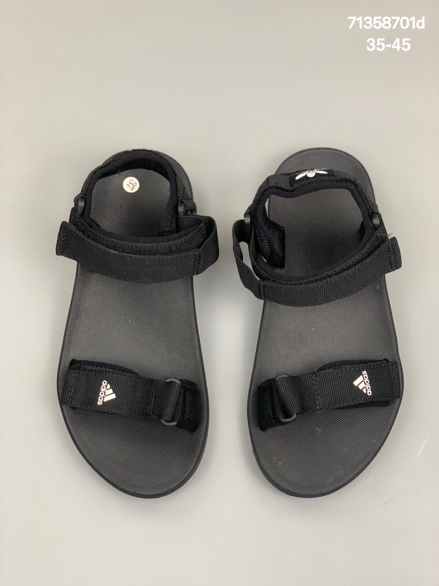 
春夏季，阿迪达斯adidas三叶草 Originals Adilette FWY Sandal W天足系列户外百搭休闲运动沙滩魔术贴凉鞋“黑白”
货号:S75380
尺码:35-45
编码:71358701d