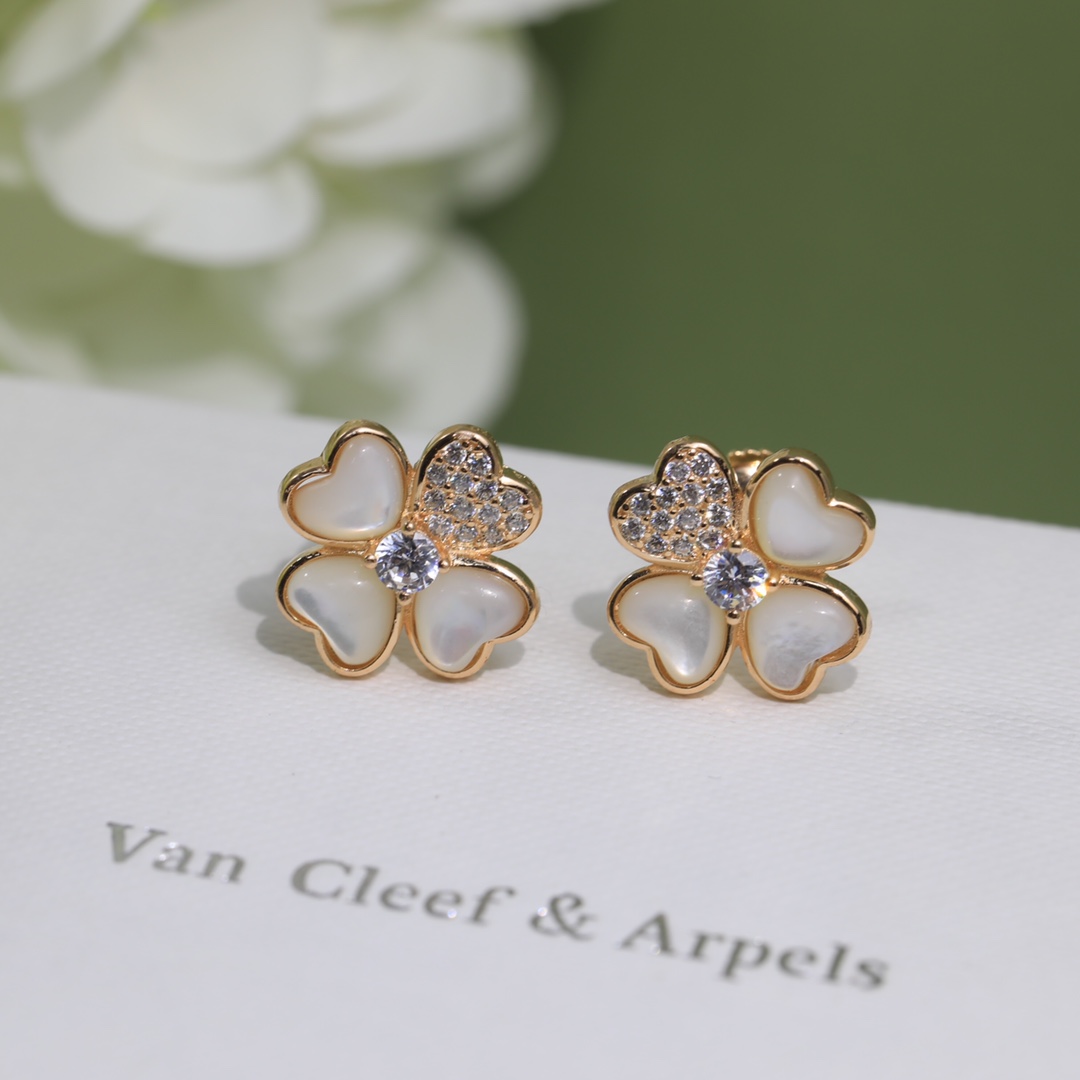 Van Cleef & Arpels Jewelry Earring Practical And Versatile Replica Designer
 Champagne Color White Set With Diamonds 925 Silver