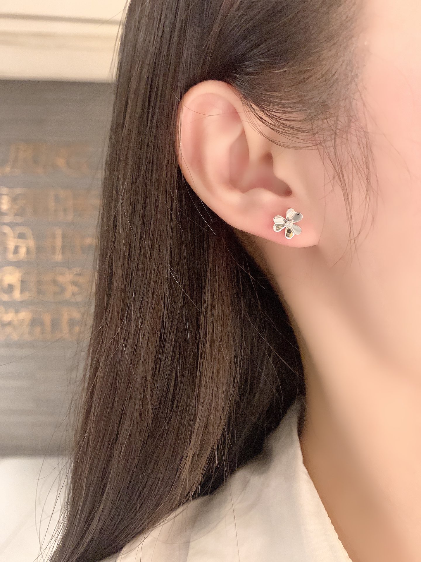 Van Cleef & Arpels VCA 三叶草 同款钻石耳钉，精工品质，重金质感 钻石3分，白闪无奶咖 超值回馈价/对‼