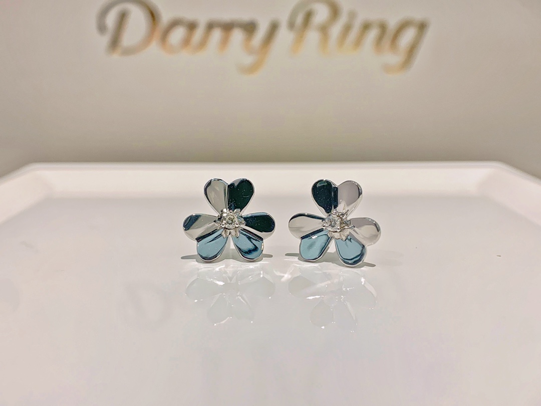 Van Cleef & Arpels VCA 三叶草 同款钻石耳钉，精工品质，重金质感 钻石3分，白闪无奶咖 超值回馈价/对‼