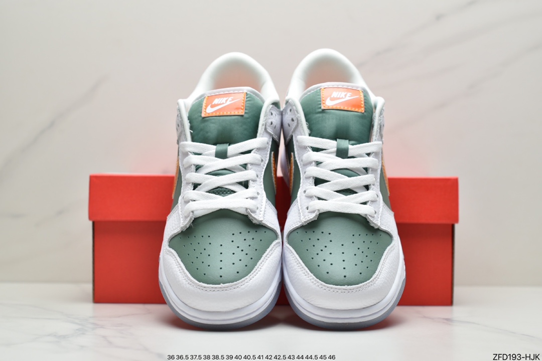 280 耐克Dunk Low’NY vs. NY 白绿黄色，鞋底采用鼠尾草绿色皮革制成 DN2489-300