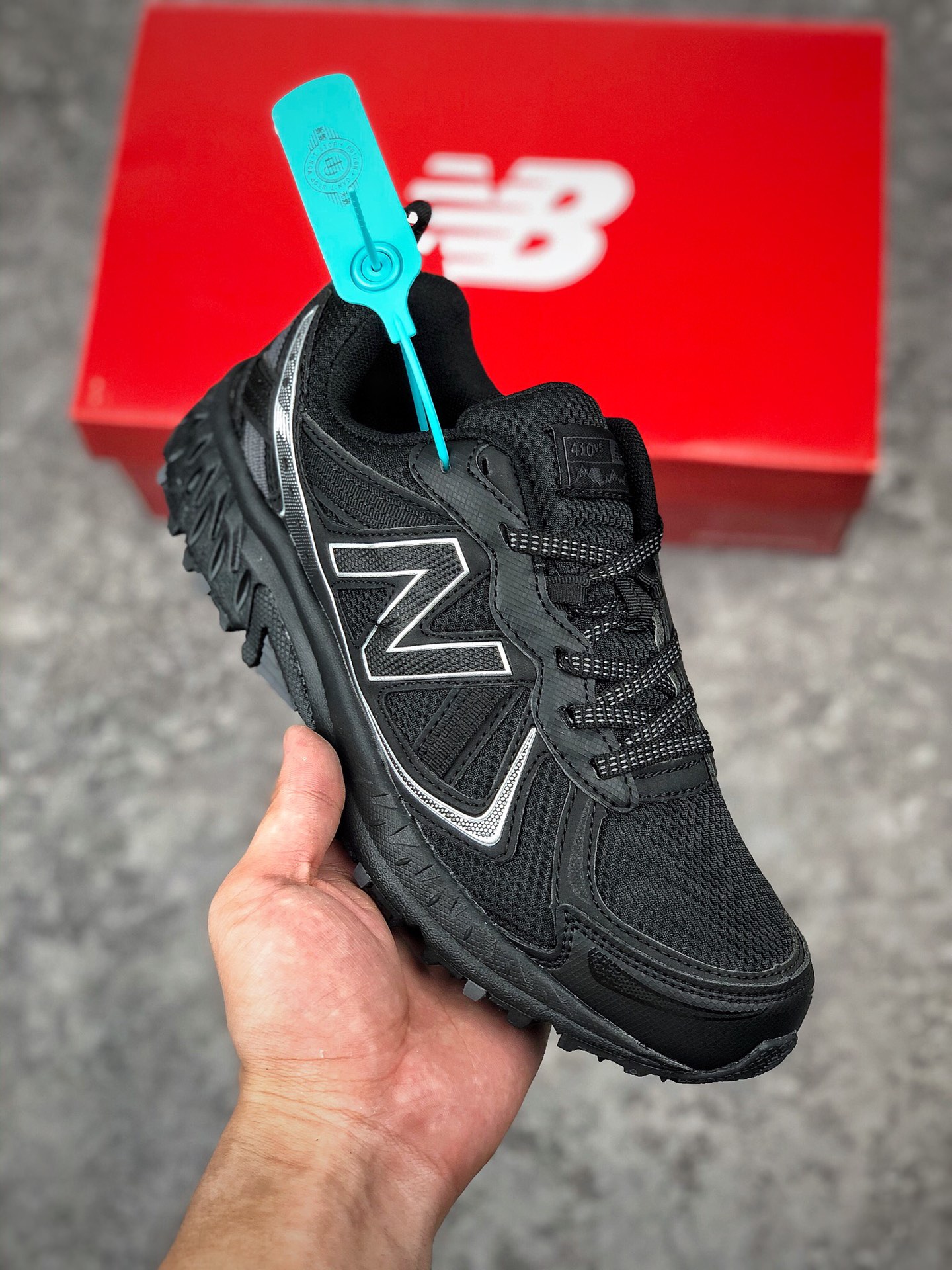  支持放店
NEW BALANCE/NB WT410CK5
黑银 复古运动跑步鞋男女增高老爹鞋
货号：MT410EN5
尺码：36 36.5 37 37.5 38 38.5 39 40 40.5 41 42 42.5 43 44 45