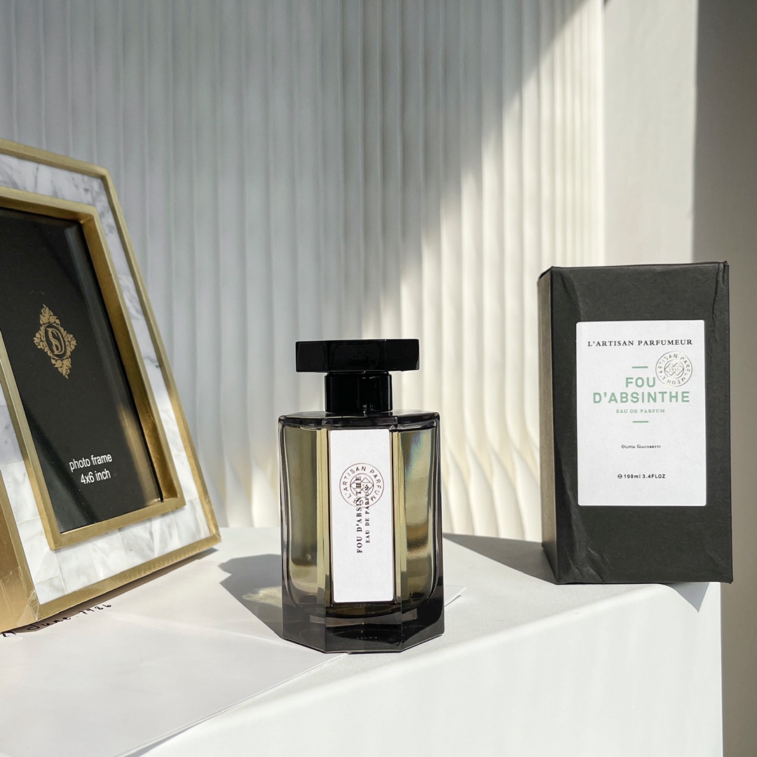 NO:811024,L'Artisan Parfumeur Absinthe 100ml Neutral fragrance Fragrance notes Top notes: absinthia, blackcurrant, middle notes: anise, nutmeg, cloves, ginger, pepper, patchouli, base notes: pine, fir, incense, perfume19860909L'ArtisanParfumeur 阿蒂仙之香 狂恋苦艾100ml 属性中性香 香调馥奇调 前调苦艾 当归 黑加仑 中调八角 肉豆蔻 公丁香 生姜 胡椒 广藿香 后调松树 冷杉 焚香,香水,accessory