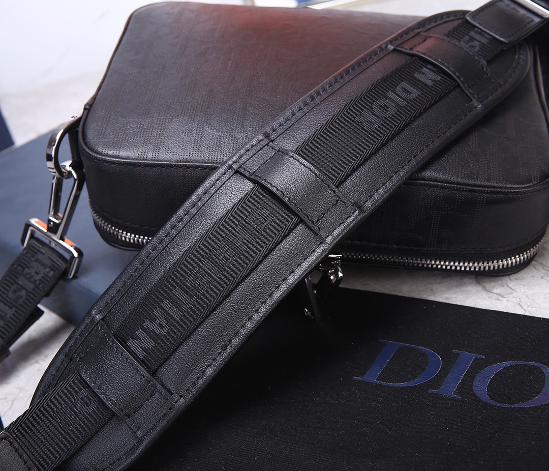 Dior Safari Messenger Bag Black Oblique Galaxy Leather with Removable Strap 8 i1626239011 1788 6