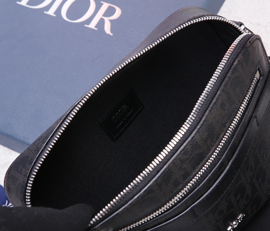 Dior Safari Messenger Bag Black Oblique Galaxy Leather with Removable Strap 9 i1626239011 2006 7