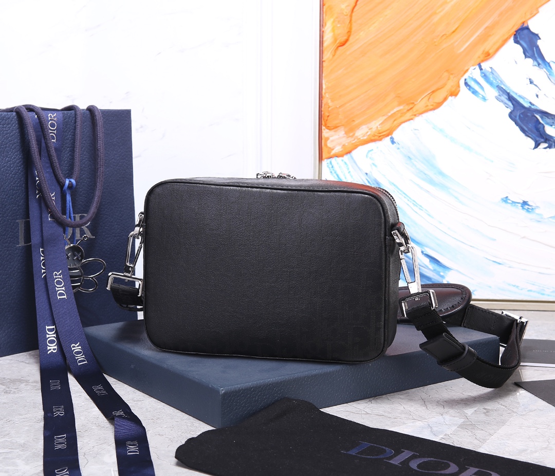 Dior Safari Messenger Bag Black Oblique Galaxy Leather with Removable Strap 4 i1626239011 5033 2