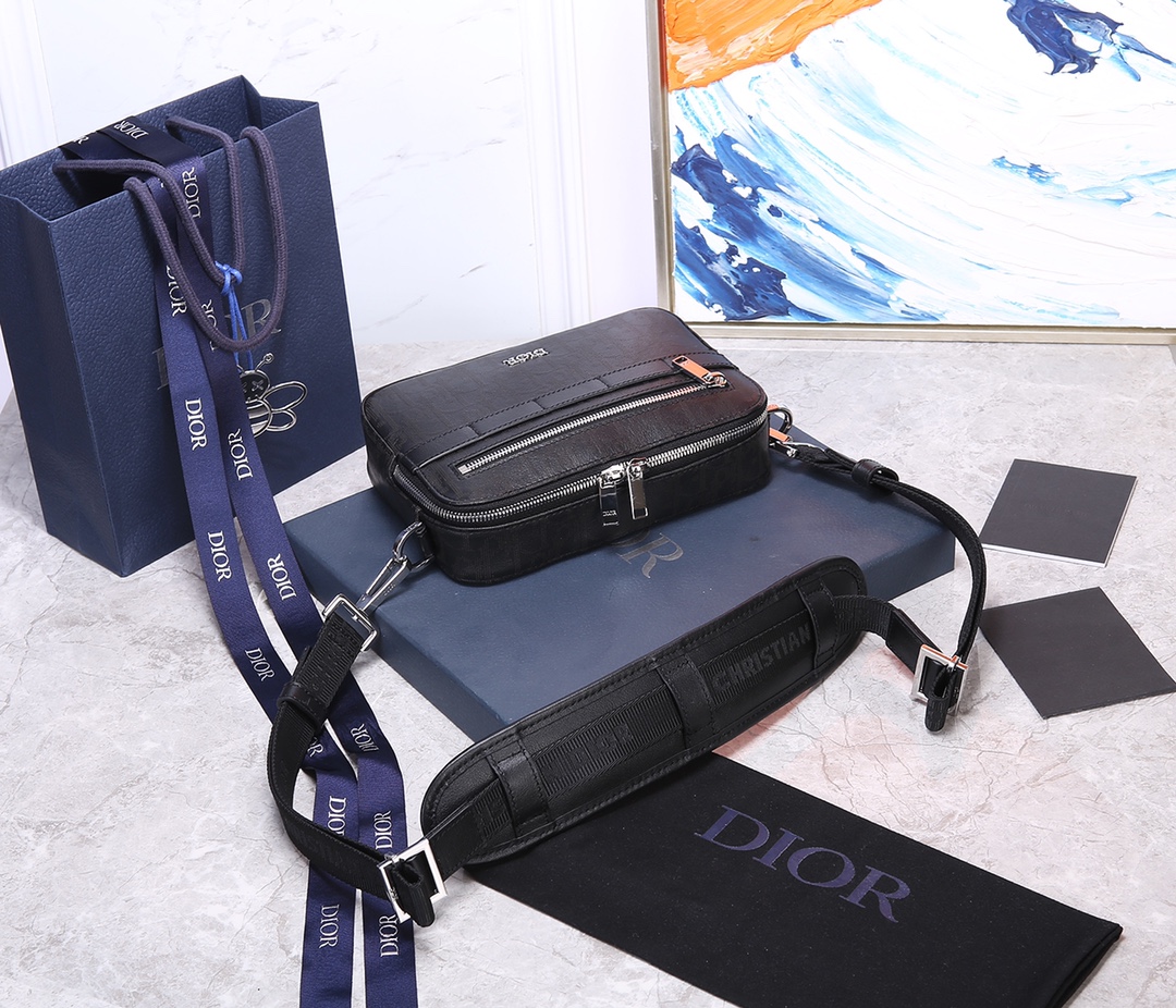Dior Safari Messenger Bag Black Oblique Galaxy Leather with Removable Strap 7 i1626239011 8538 5