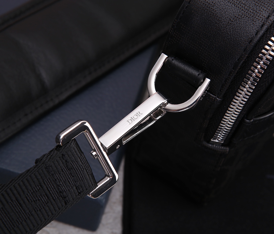 Dior Messenger Bag: Top Quality, Full Steel Hardware & Perfect Details 5 i1626239117 2637 3
