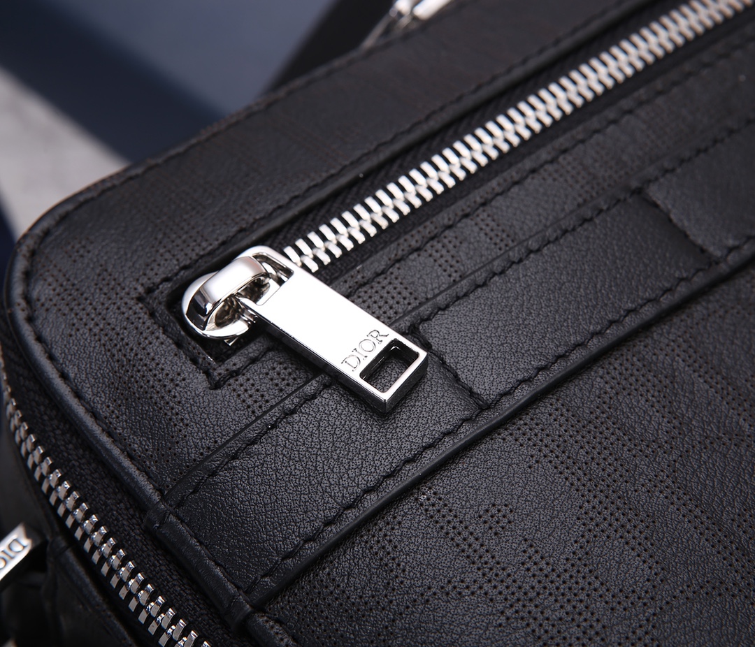 Dior Messenger Bag: Top Quality, Full Steel Hardware & Perfect Details 4 i1626239117 6264 2