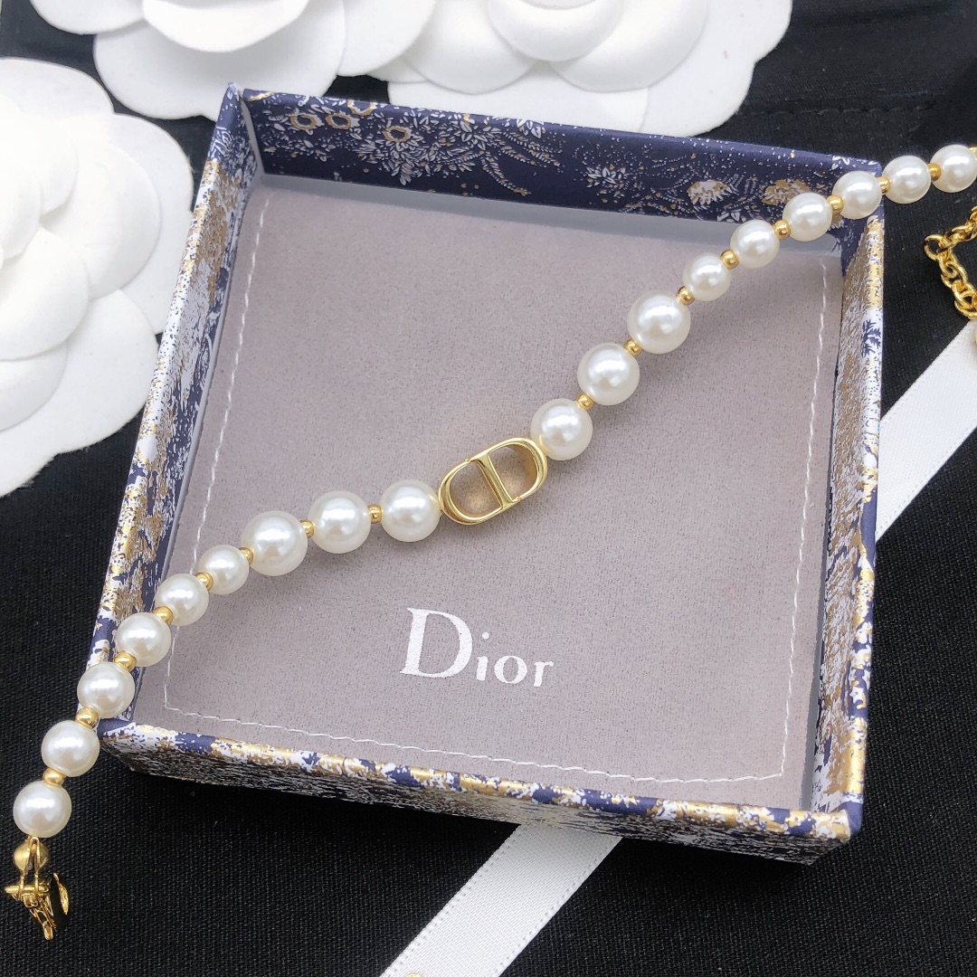 Dior Dior迪奥珍珠 款 超火爆的一款手链