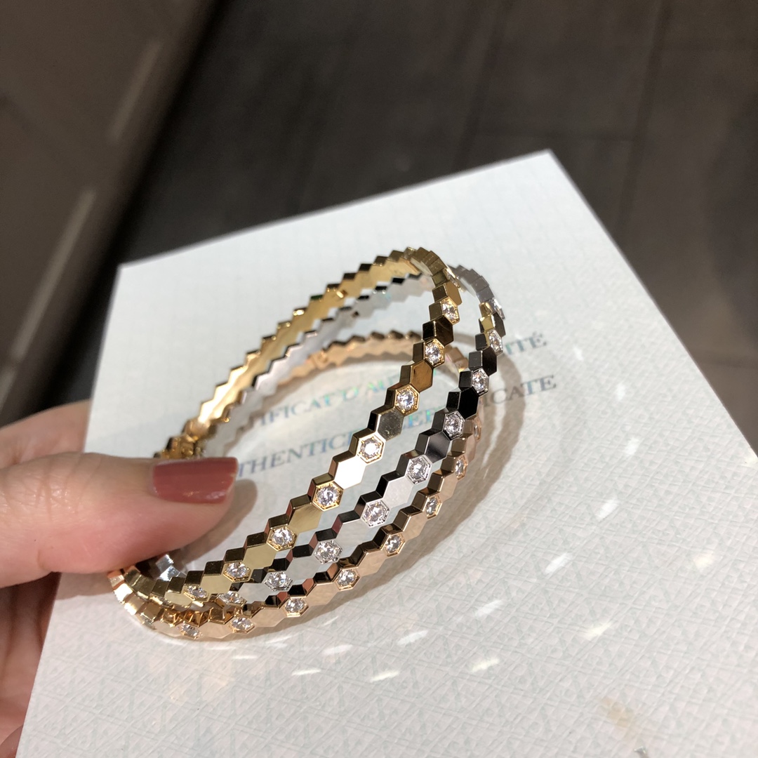 NO:635499,Honeycomb bracelet, gold glossy/gold half diamond available, large size about 16.5, 88380, bracelet, Cartier high-end jewelry19860909蜂巢手镯,金色光面/金色半钻有货,尺寸大号约16.5,88380,,bracelet,卡迪亚高端饰品,Jewelry