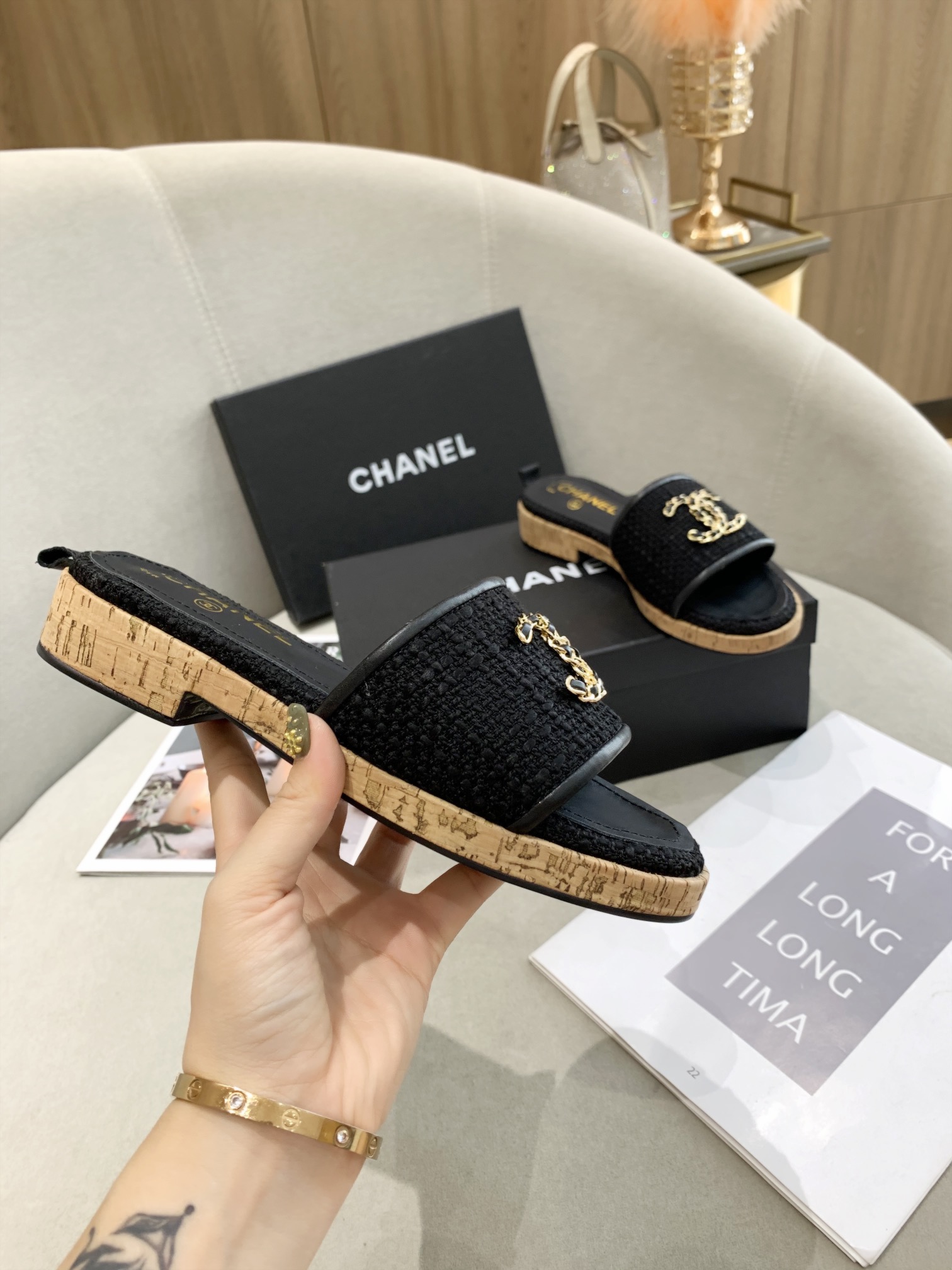 I0   Chanel 香奈儿香家2022早春度系假列经典楦型+进口立体香奈儿撞色金属皮条扣英伦设计，经典耐看原版倒楦模型，极致1:1形体，进高口端羊皮现呈出致精质感开模定制A级仿真皮大底-无品二质，35-41 可订42