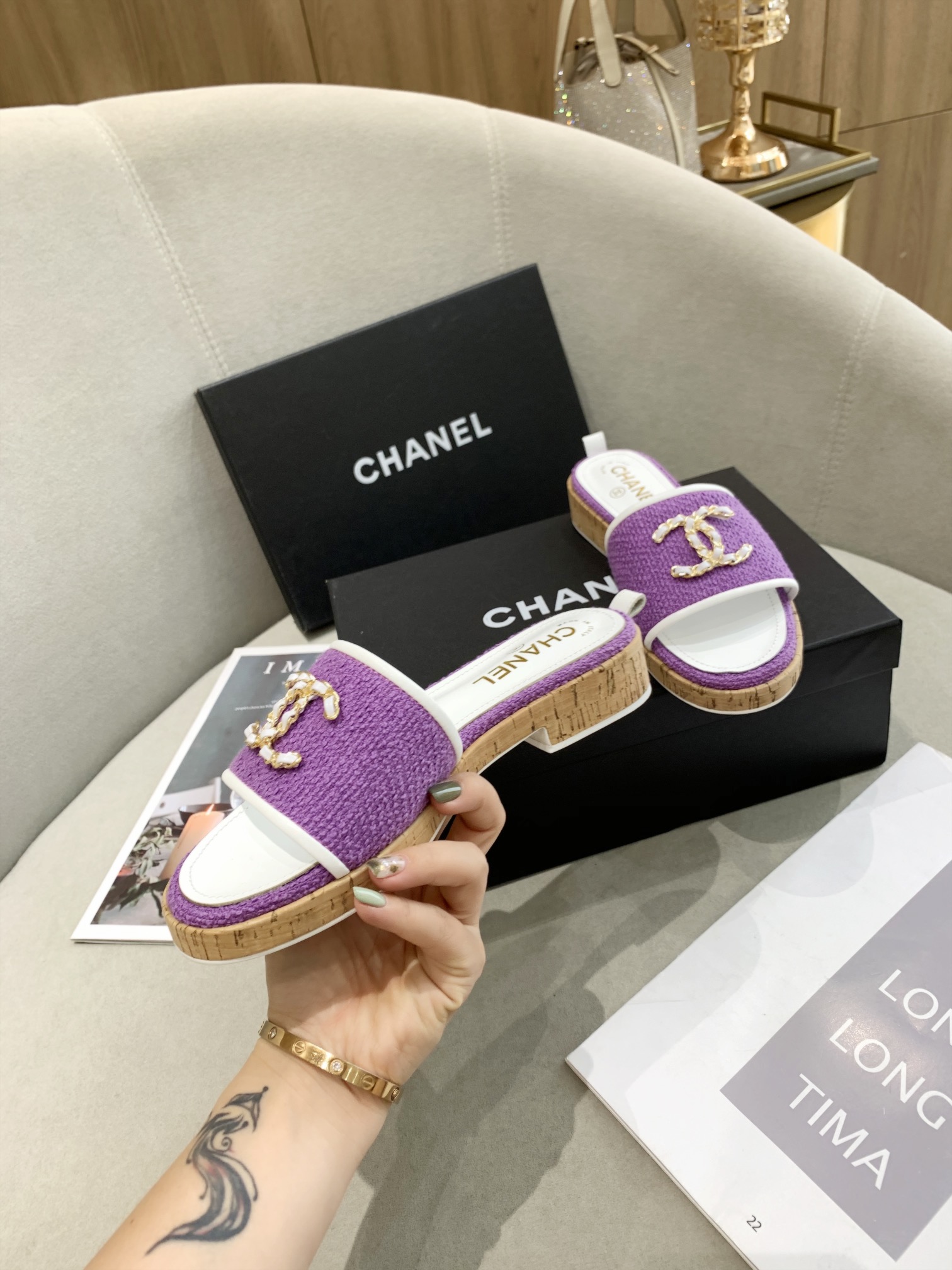 I0   Chanel 香奈儿香家2022早春度系假列经典楦型+进口立体香奈儿撞色金属皮条扣英伦设计，经典耐看原版倒楦模型，极致1:1形体，进高口端羊皮现呈出致精质感开模定制A级仿真皮大底-无品二质，35-41 可订42