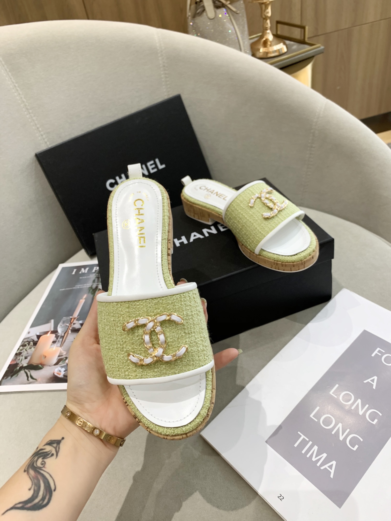 I0   Chanel 香奈儿香家2022早春度系假列经典楦型+进口立体香奈儿撞色金属皮条扣英伦设计，经典耐看原版倒楦模型，极致1:1形体，进高口端羊皮现呈出致精质感开模定制A级仿真皮大底-无品二质，35-41 可订42