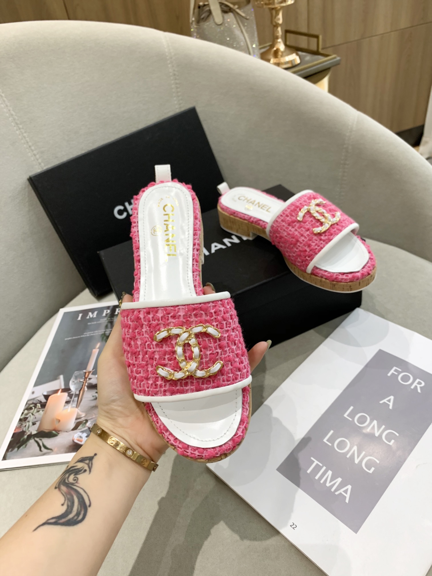 I0   Chanel 香奈儿香家2022早春度系假列经典楦型+进口立体香奈儿撞色金属皮条扣英伦设计，经典耐看原版倒楦模型，极致1:1形体，进高口端羊皮现呈出致精质感开模定制A级仿真皮大底-无品二质，35-41 可订42