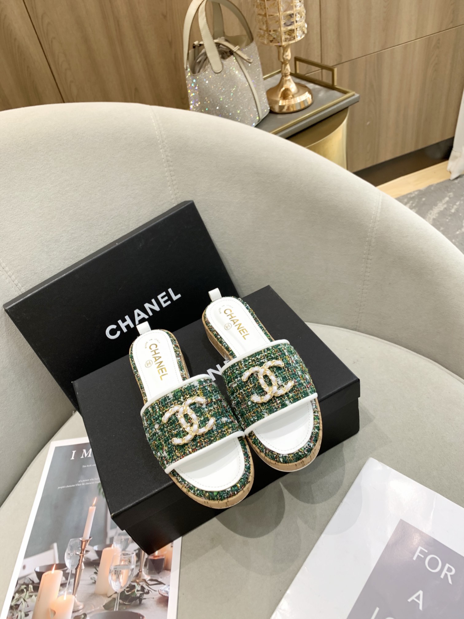 I0   Chanel 香奈儿香家2022早春度系假列经典楦型+进口立体香奈儿撞色金属皮条扣英伦设计，经典耐看原版倒楦模型，极致1:1形体，进高口端羊皮现呈出致精质感开模定制A级仿真皮大底-无品二质，35-41 可订42