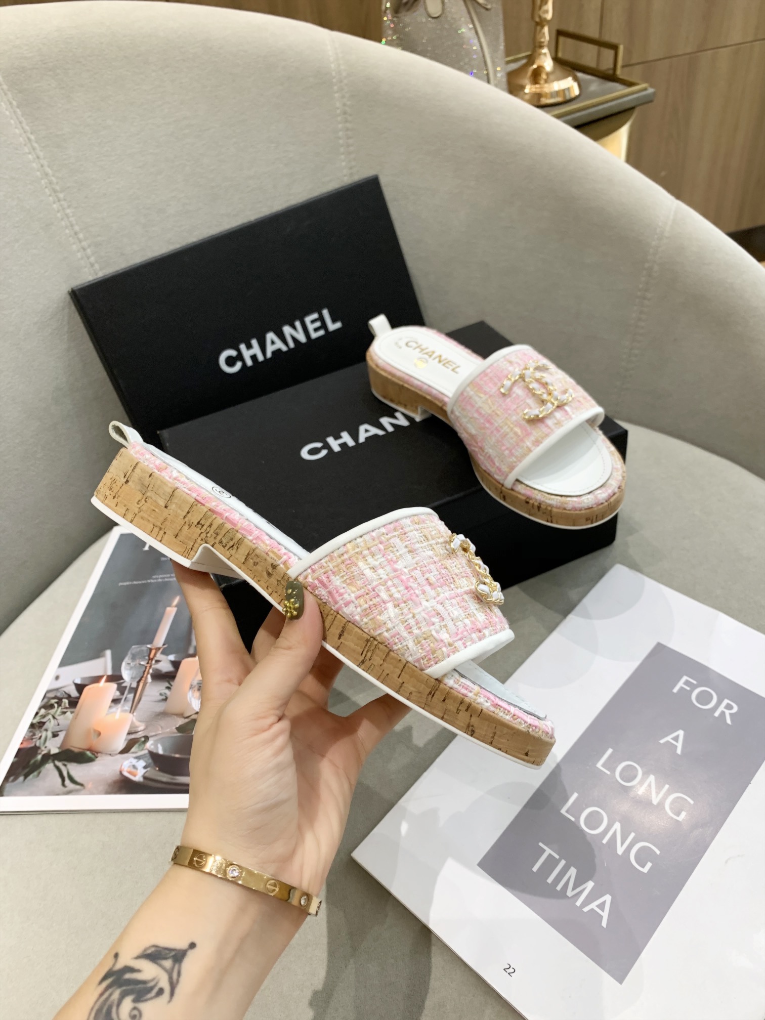 I0   Chanel 香奈儿香家2022早春度系假列经典楦型+进口立体香奈儿撞色金属皮条扣英伦设计，经典耐看原版倒楦模型，极致1:1形体，进高口端羊皮现呈出致精质感开模定制A级仿真皮大底-无品二质，35-41 可订42