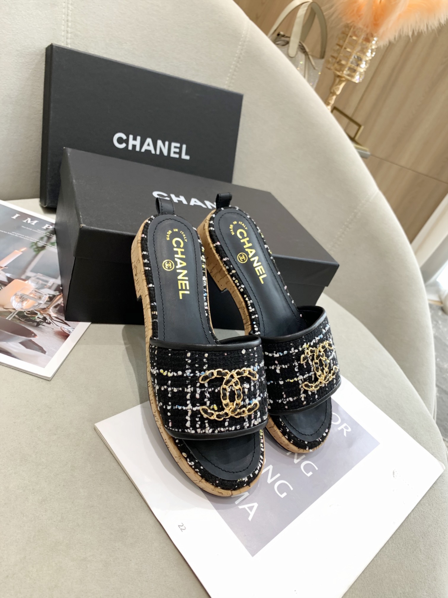 I0   Chanel 香奈儿香家2022早春度系假列经典楦型+进口立体香奈儿撞色金属皮条扣英伦设计，经典耐看原版倒楦模型，极致1:1形体，进高口端羊皮现呈出致精质感开模定制A级仿真皮大底-无品二质，35-41 可订42