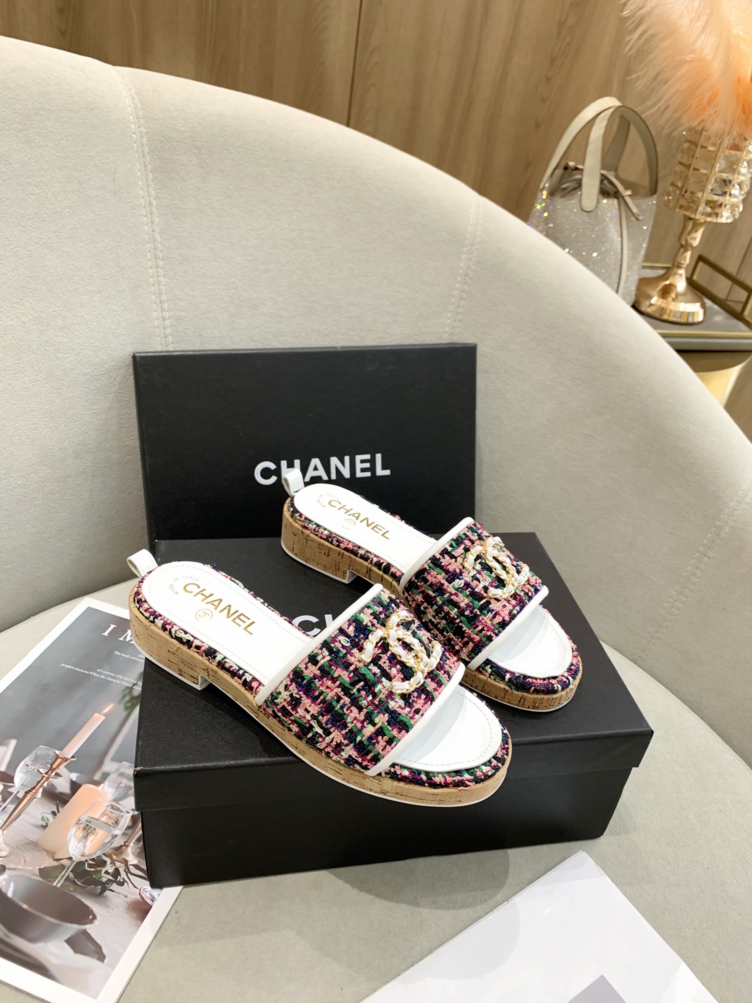 I0   Chanel 香奈儿香家2022早春度系假列经典楦型+进口立体香奈儿撞色金属皮条扣英伦设计，经典耐看原版倒楦模型，极致1:1形体，进高口端羊皮现呈出致精质感开模定制A级仿真皮大底-无品二质，35-41 可订42