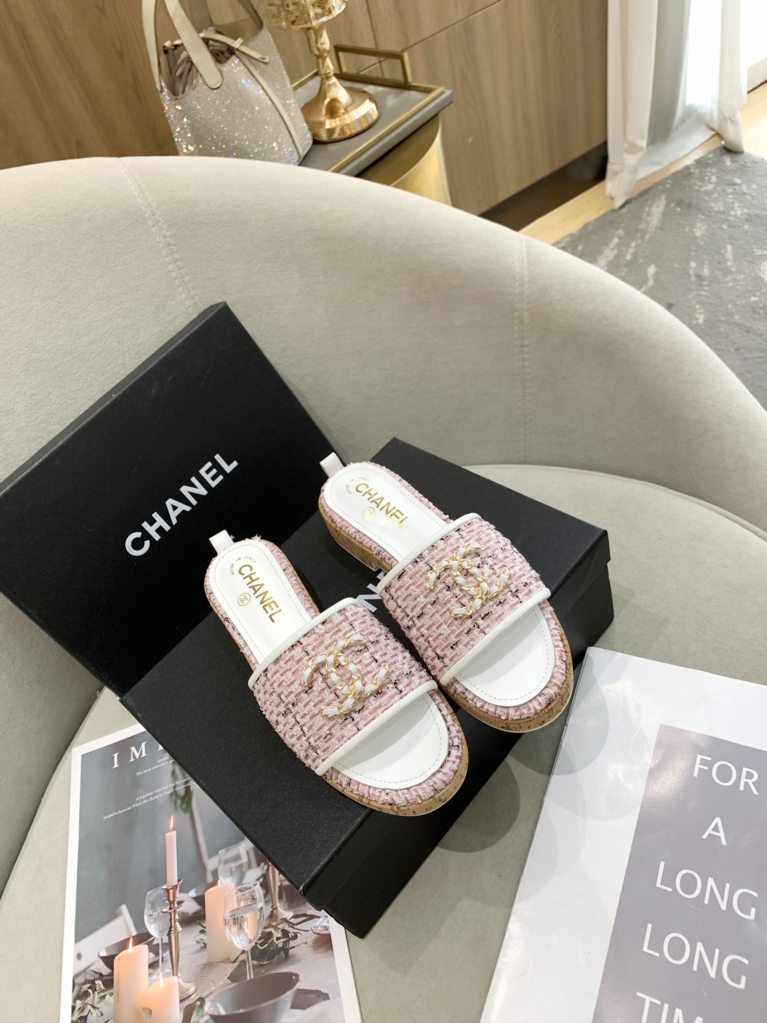 I0   Chanel 香奈儿香家2022早春度系假列经典楦型+进口立体香奈儿撞色金属皮条扣英伦设计，经典耐看原版倒楦模型，极致1:1形体，进高口端羊皮现呈出致精质感开模定制A级仿真皮大底-无品二质，35-41 可订42