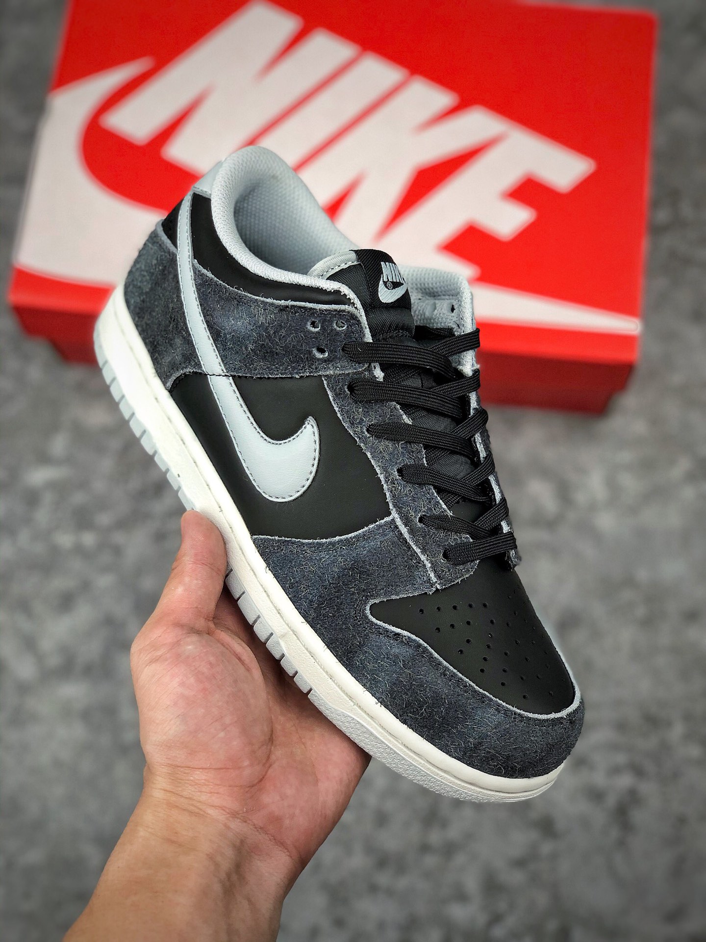  终端放货
纯原版本  Nike SB Dunk Low Retro 